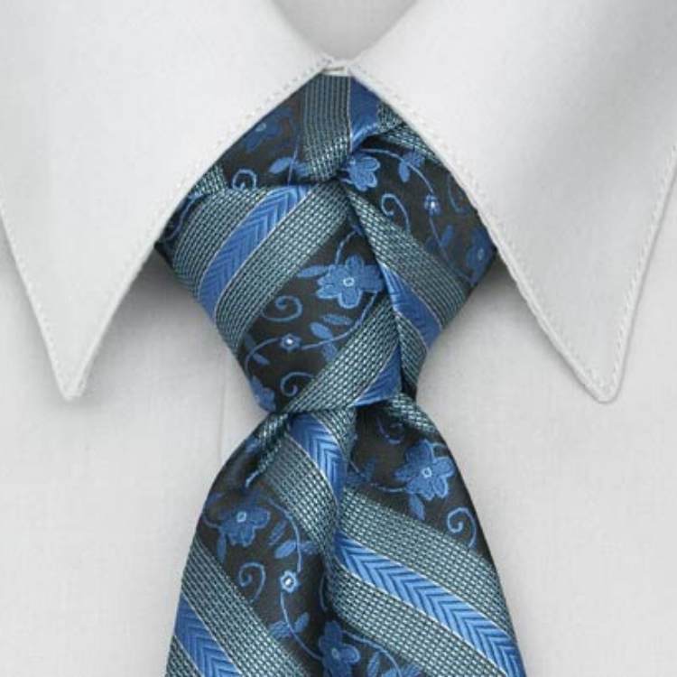 Simple School Tie Instructions  How to tie a tie for school