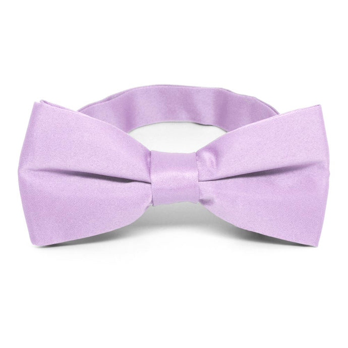 A light purple bow tie with a pre-tied band collar