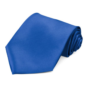 Men's necktie in a true blue basic color